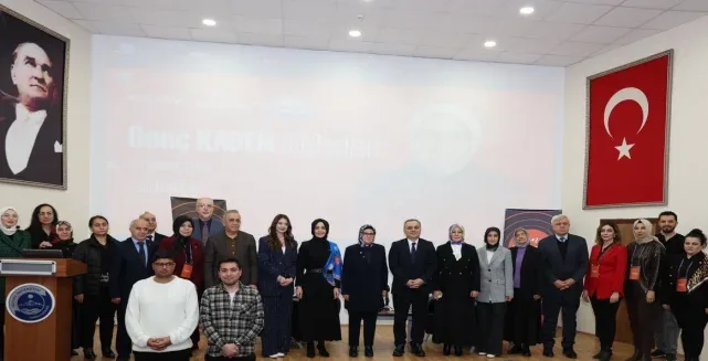 Ayşe Böhürler, ERÜ'de Gençlerle Buluştu