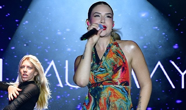 Ece Mumay, Arhavi Festivali'ni Horonla Taçlandırdı