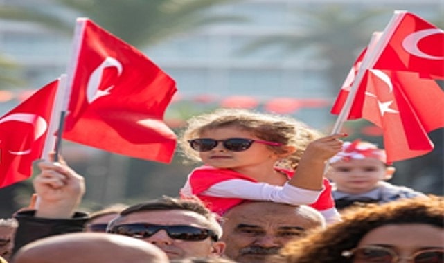 İzmir'de 30 Ağustos Zafer Coşkusu İlçelere Yayılıyor
