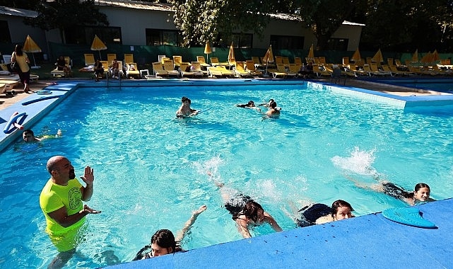 Efes Selçuk'ta Engelsiz Çocuklara Yüzme Desteği