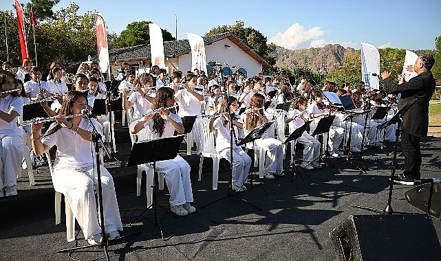 Kemer Cumhuriyet Orkestrası Çıralı'da muhteşem konser verdi