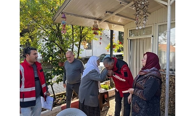 Kartepe'de sel sonrası destek ziyaretleri devam ediyor