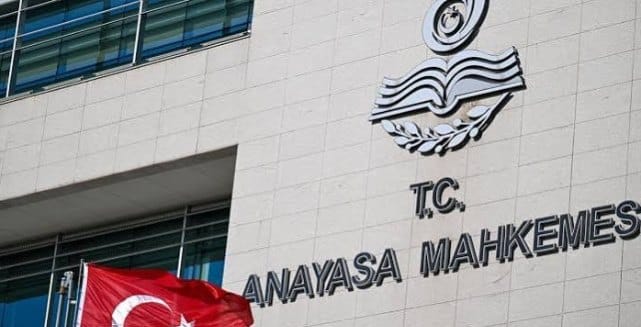 İkisi Emekli Partisi 26 Siyasi Parti Hakkında Suç Duyurusu