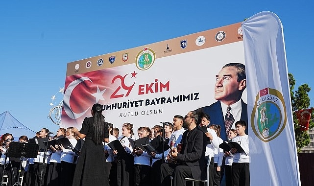 Karşıyaka öğrencileri bayramda sahne aldı